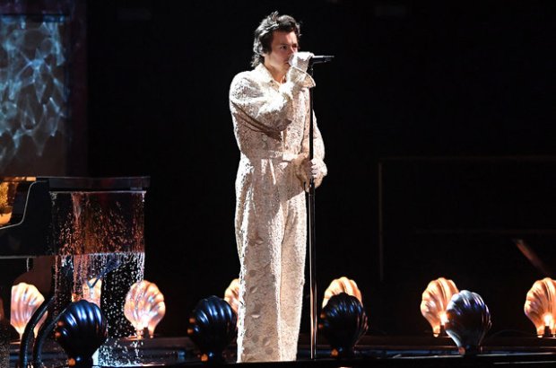 Harry-Styles-brit-awards-2020-show-billboard-1548